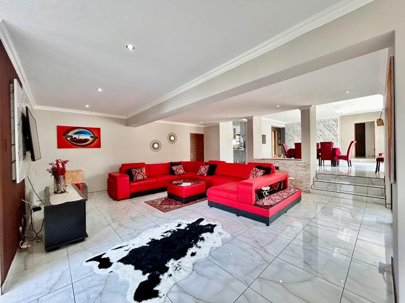 5 Bedroom Property for Sale in Xanadu North West